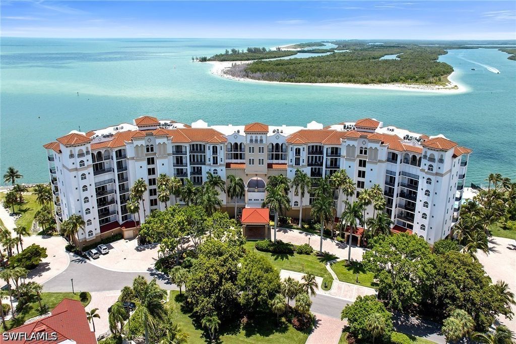 700 La Peninsula Blvd 603, Naples