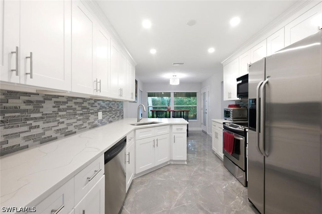 756 Reef Point Cir, Naples