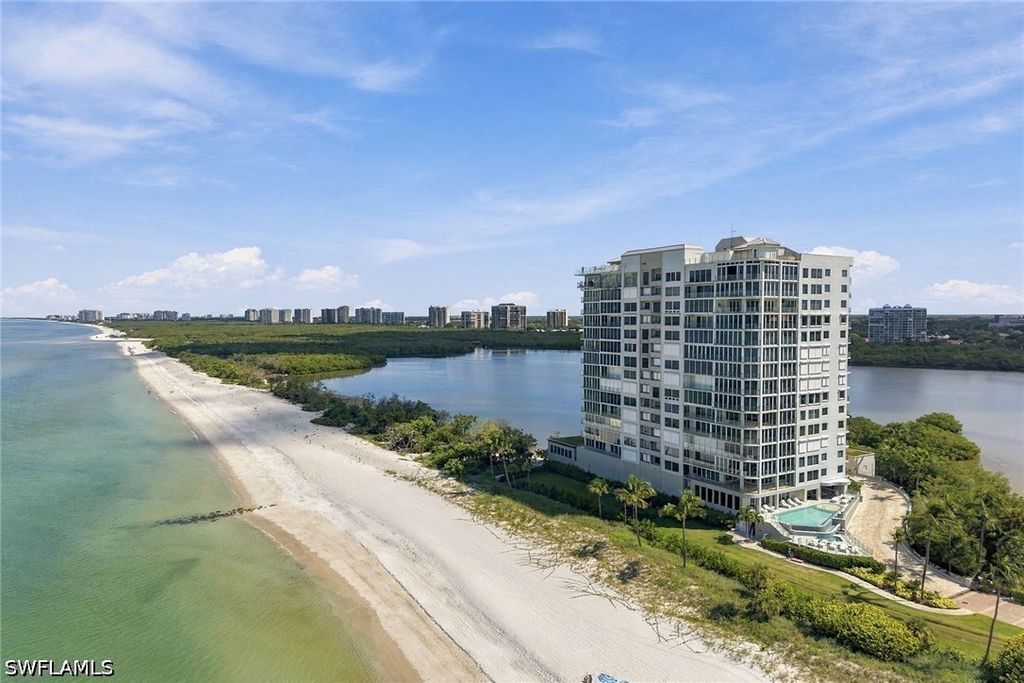 10 Seagate Dr 6n, Naples
