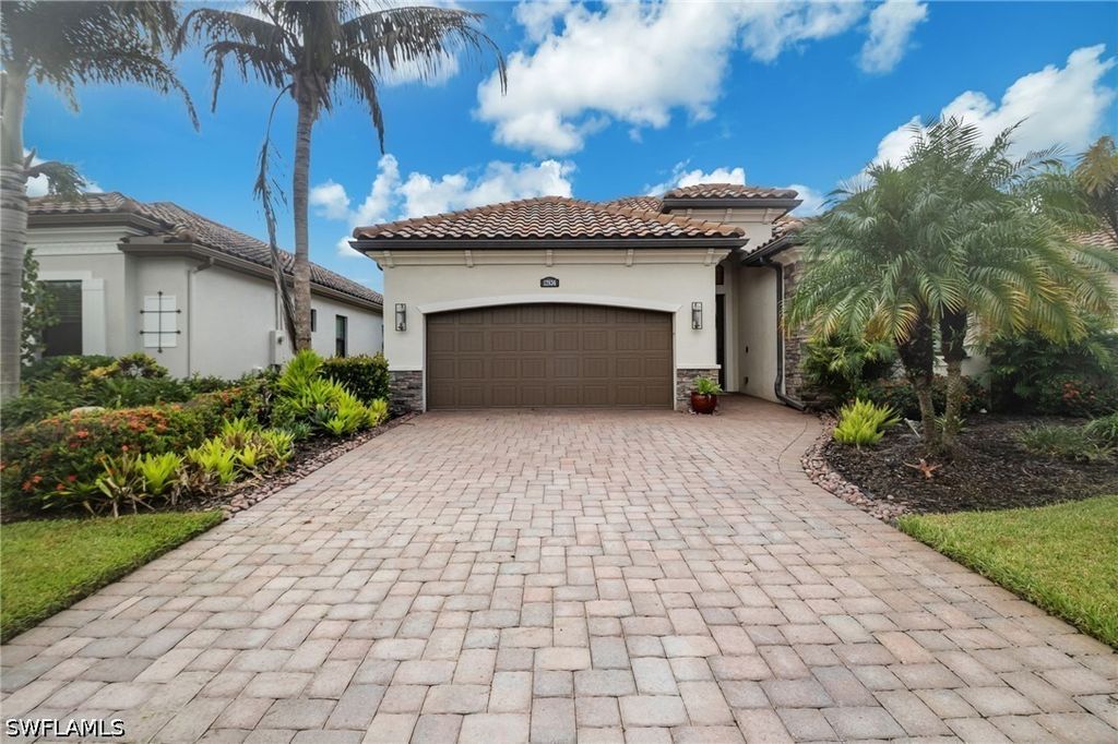 12836 Kinross Ln, Naples