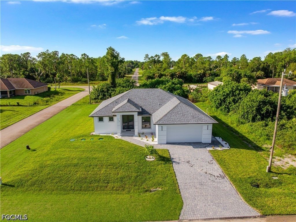 736 Chambers St E, LEHIGH ACRES