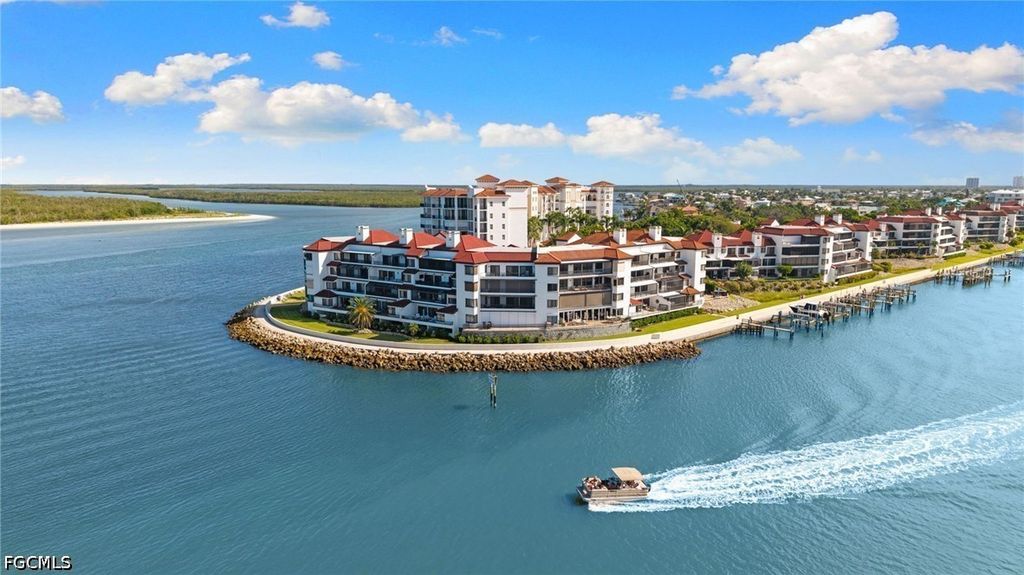 533 La Peninsula Blvd 533, NAPLES