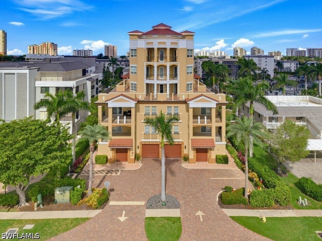 908 Panama Ct 405, Marco Island