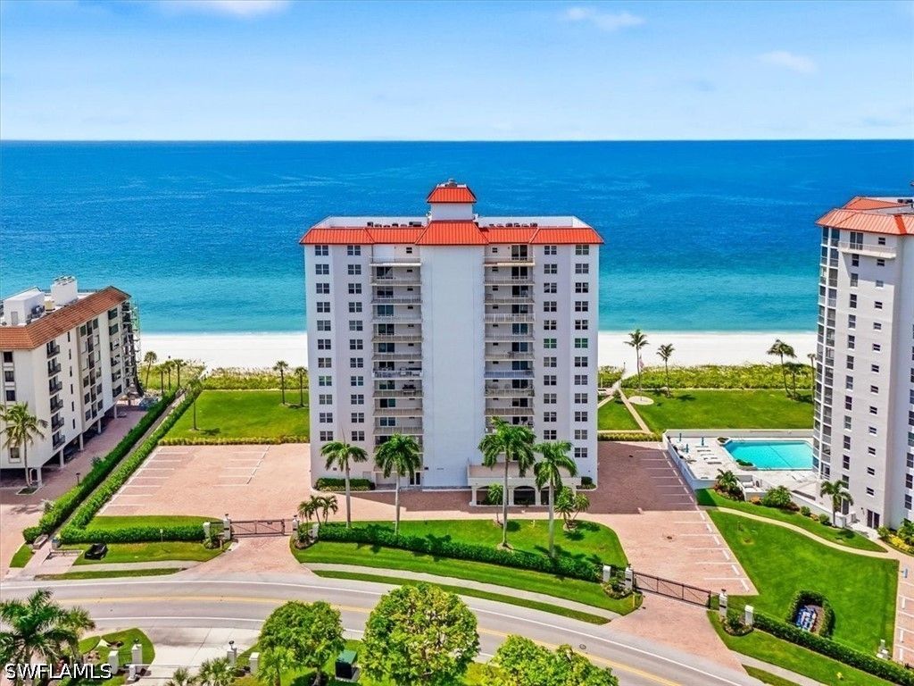 10691 Gulf Shore Dr 200, NAPLES