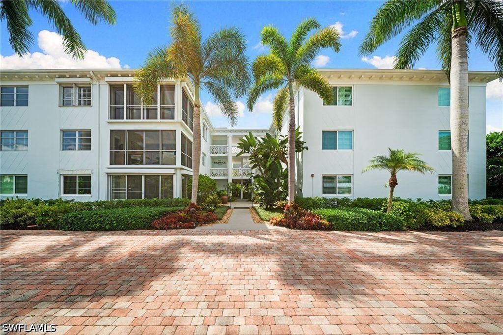280 2nd Ave S 303, Naples