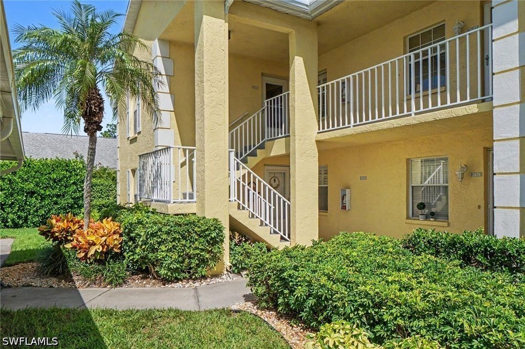 2680 Kings Lake Blvd 201, Naples