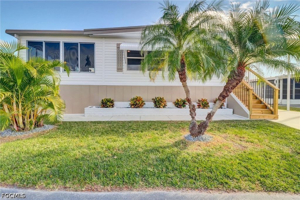 227 Tangerine Dr, Fort Myers