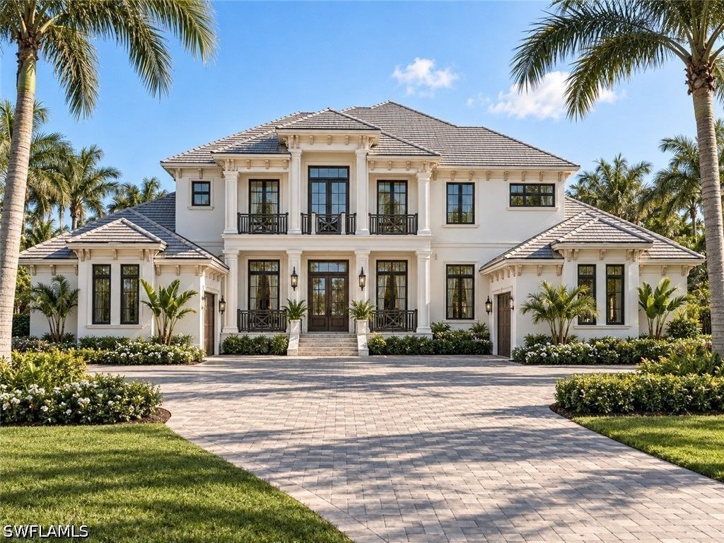 2401 Coach House Ln, Naples