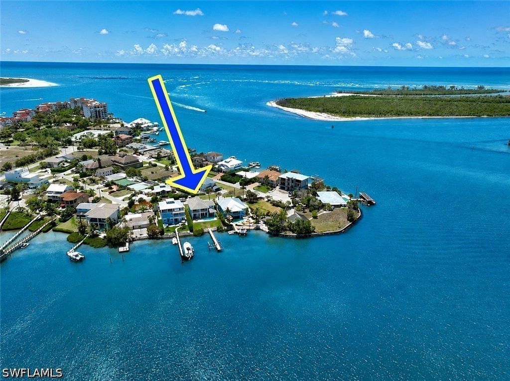 62 Dolphin Cir, Naples
