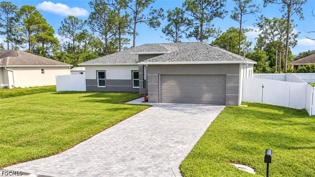 728 Carbon St E, Lehigh Acres