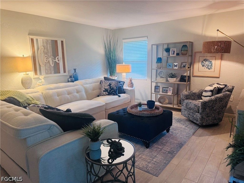 5598 Boynton Ln, FORT MYERS
