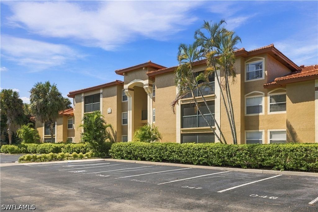 8930 Colonnades Ct E 635, BONITA SPRINGS