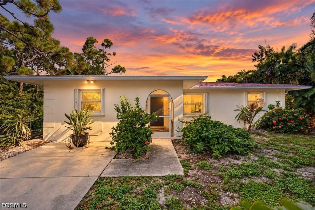3628 Tropical Point Dr, St James City