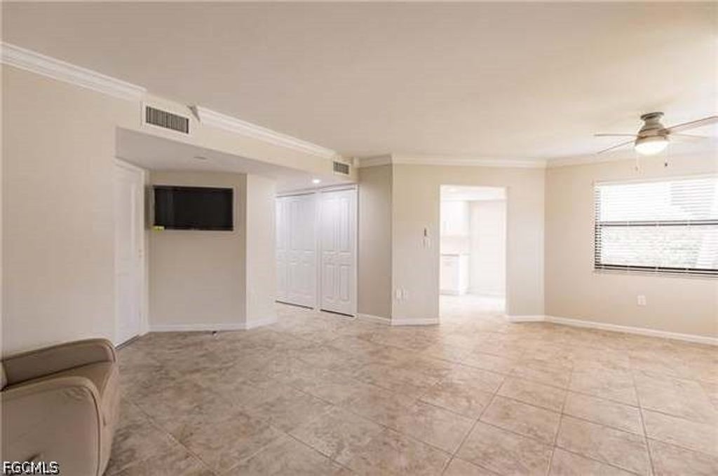 1522 Mainsail Dr 6, Naples