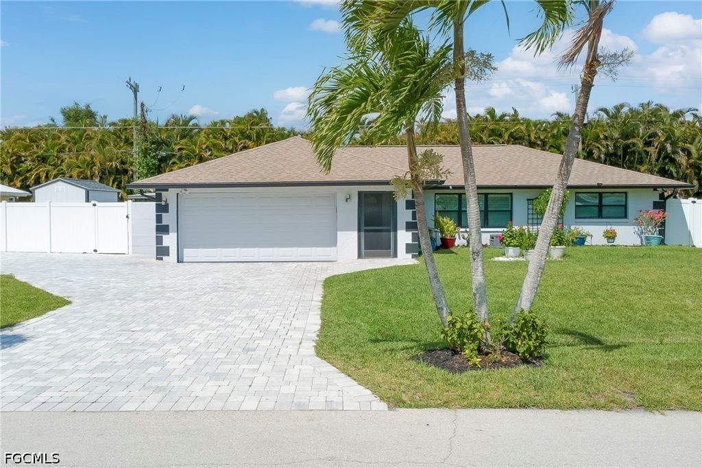 1089 N Town And River Dr, FORT MYERS