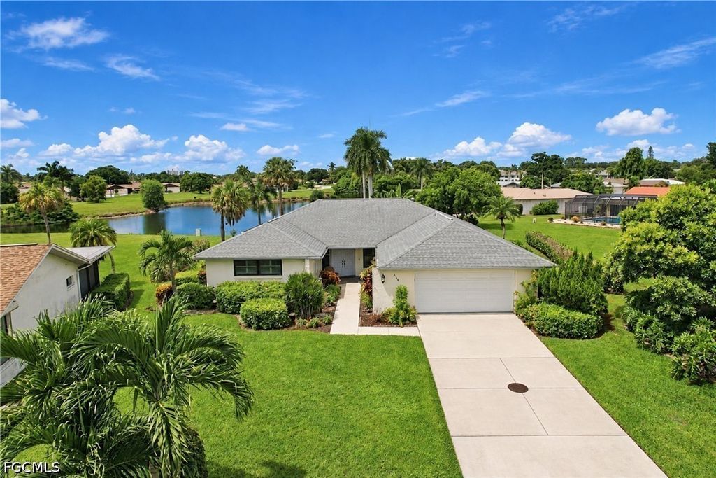 428 Pine Lake Dr, NAPLES