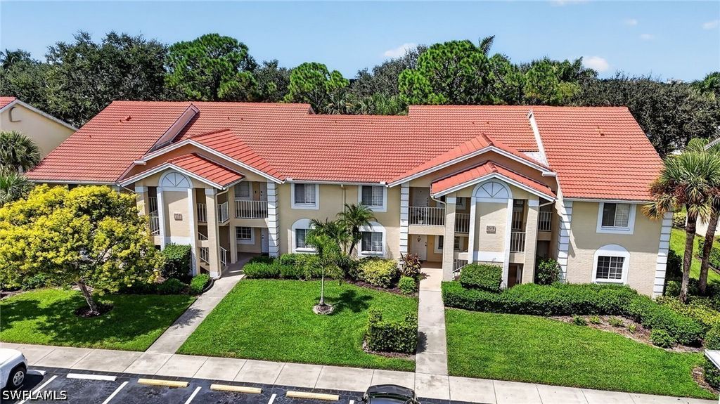 7707 Jewel Ln 104, Naples