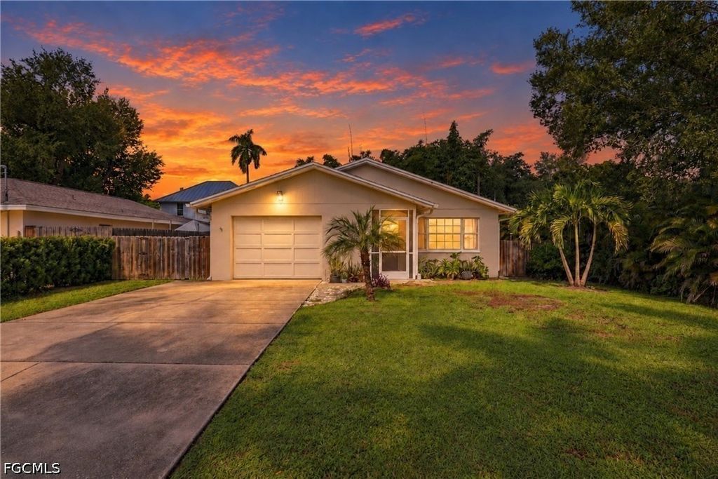 3752 Roosevelt Ave, FORT MYERS