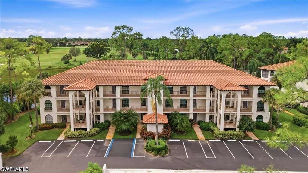 269 Deerwood Cir 14, Naples