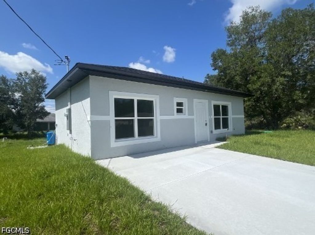 706 Azure Ave, Lehigh Acres