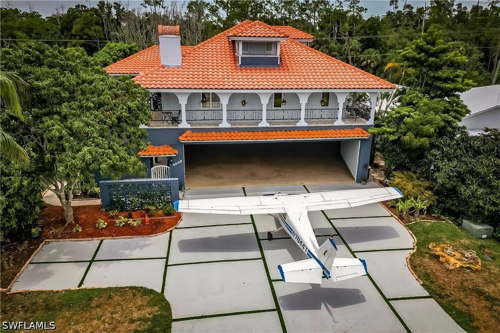 4045 Skyway Dr, Naples