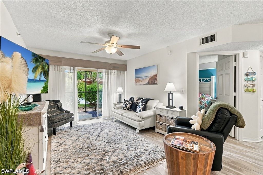 8960 Colonnades Ct E 915, Bonita Springs