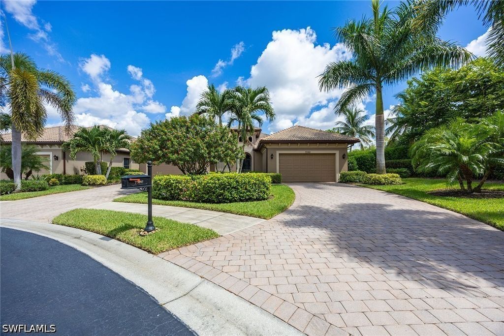 7598 Moorgate Point Way, Naples