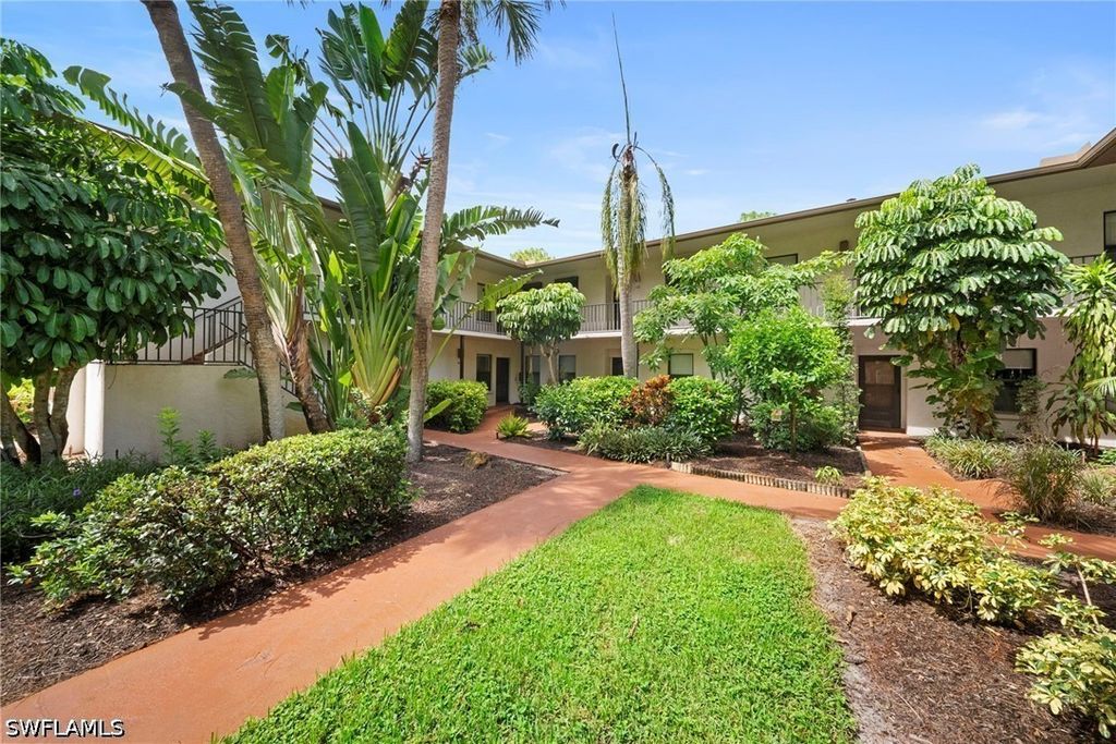 1833 Ctyard Way 105, Naples
