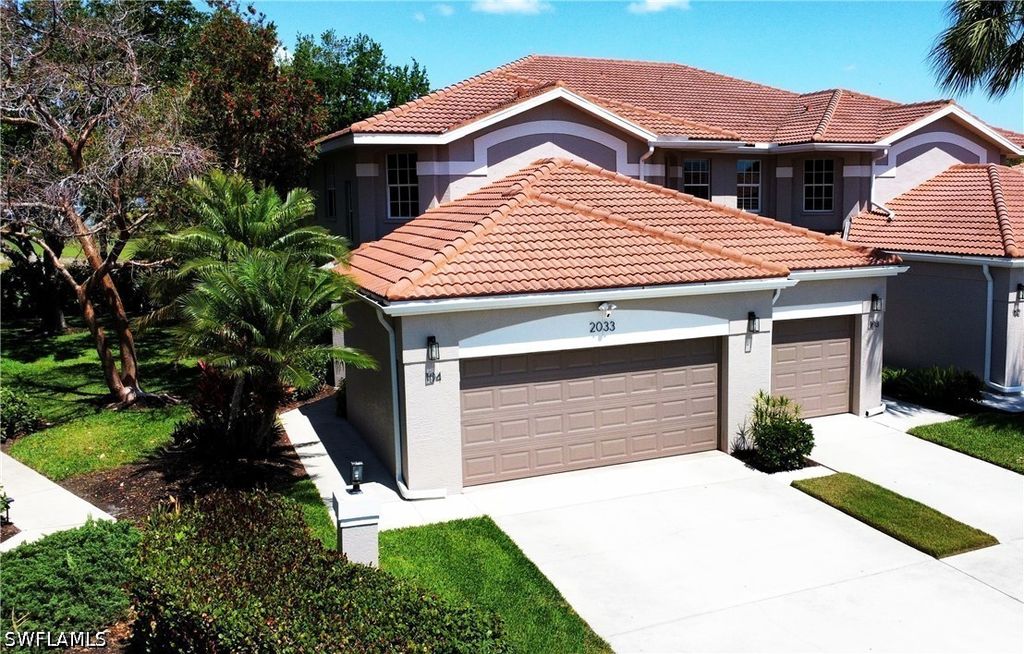 2033 Crstview Way 104, Naples