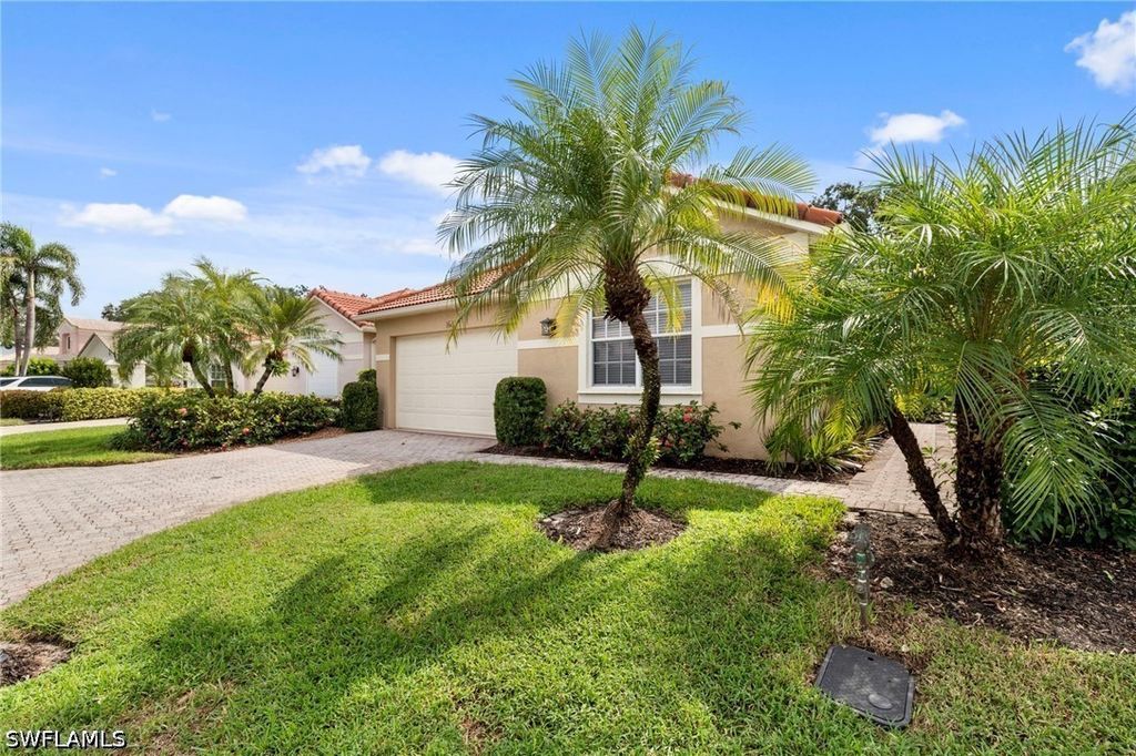168 Livermore Ln, Naples