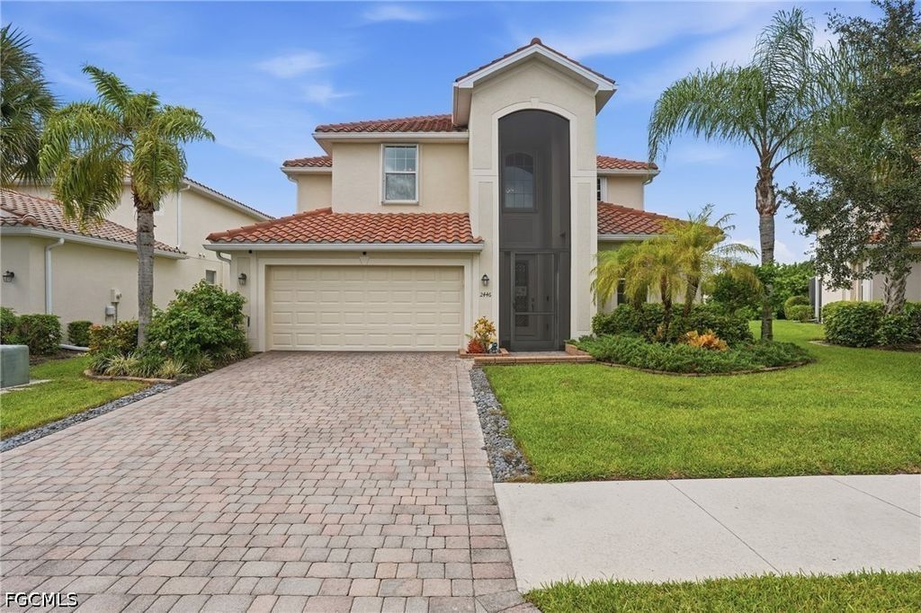2446 Heydon Cir E, Naples