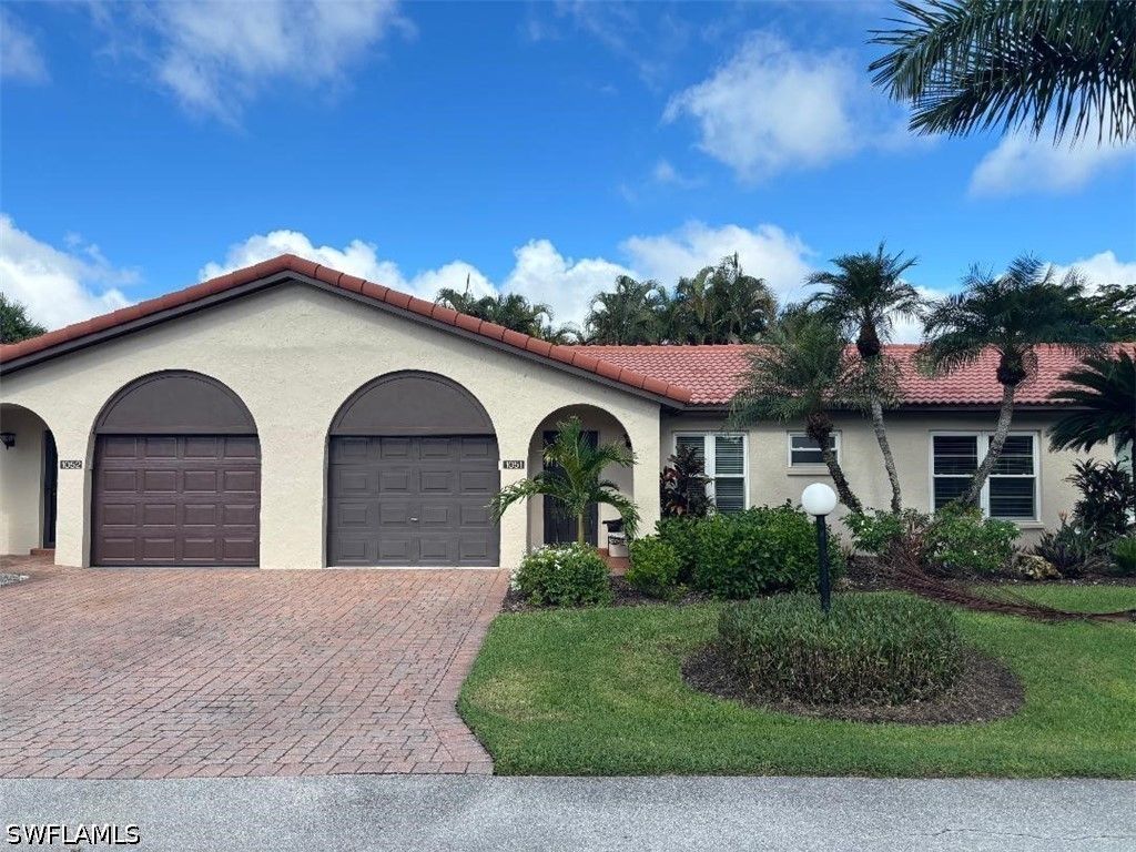 1051 Forest Lakes Dr 21b, Naples