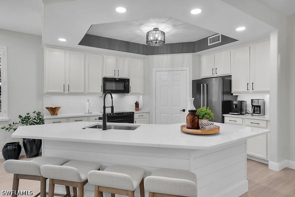 1252 Rialto Way 102, Naples