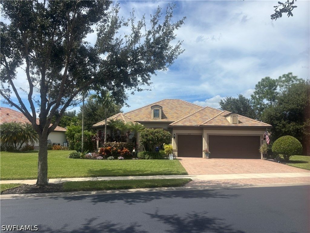 7230 Live Oak Dr, NAPLES