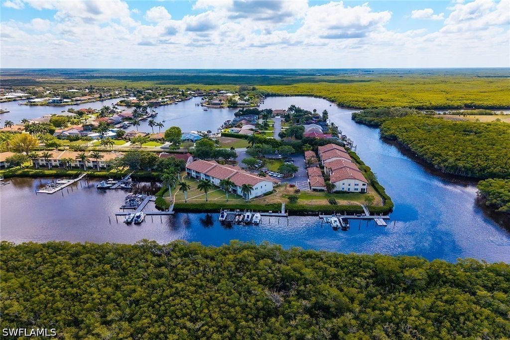 162 Newport Dr 1208, Naples