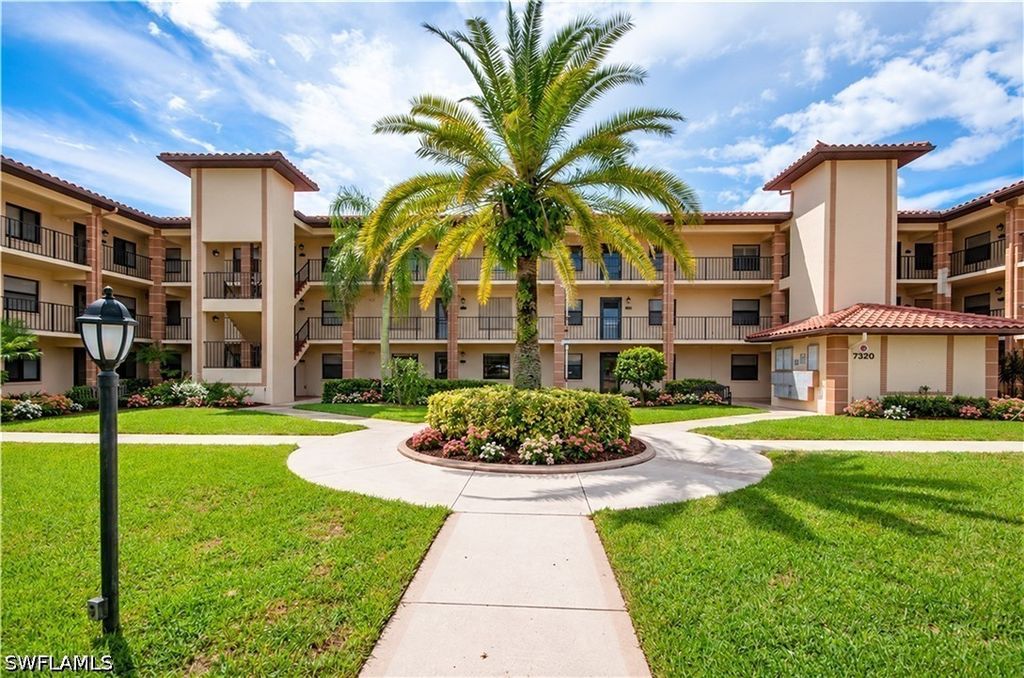 7320 Province Way 2105, Naples