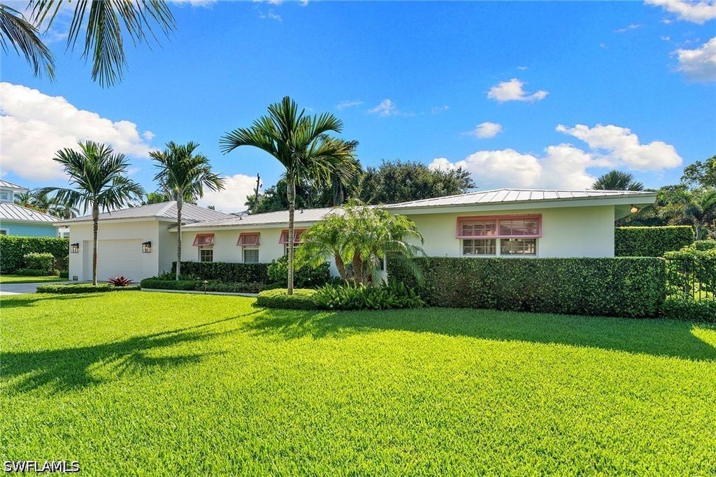 444 3rd St N, NAPLES