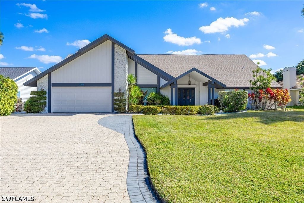 2529 Kings Lake Blvd, Naples