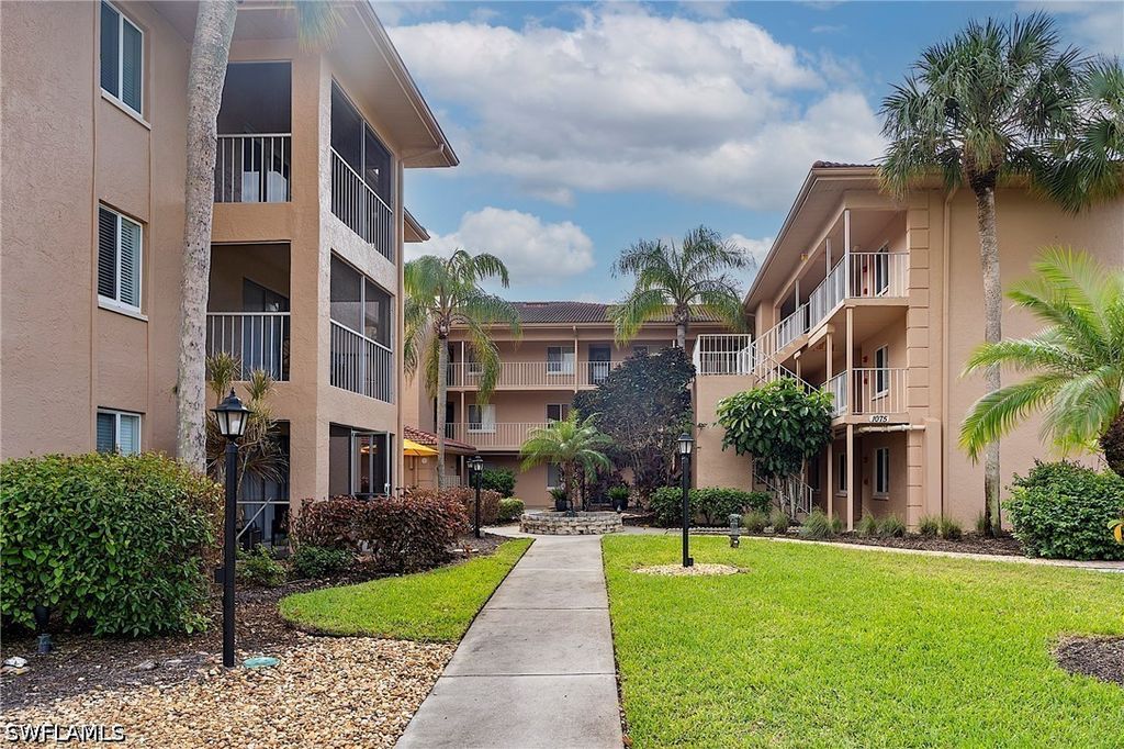 1075 Foxfire Ln 310, Naples