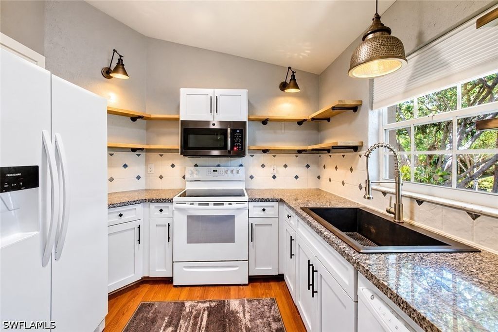 3795 Fieldstone Blvd 106, Naples