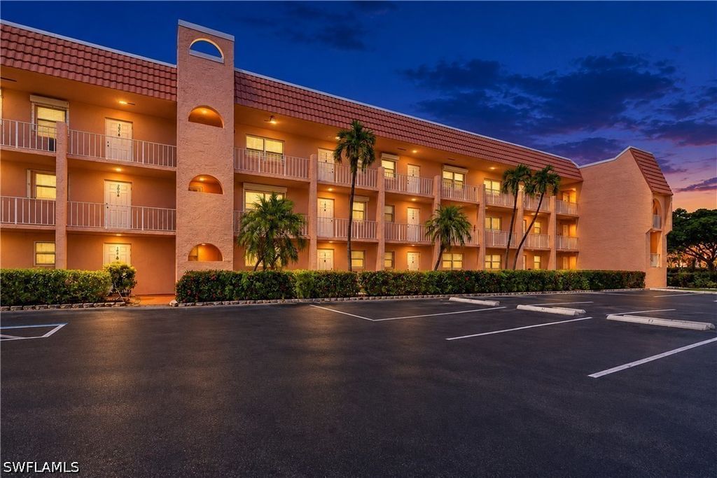 170 Turtle Lake Ct 109, Naples