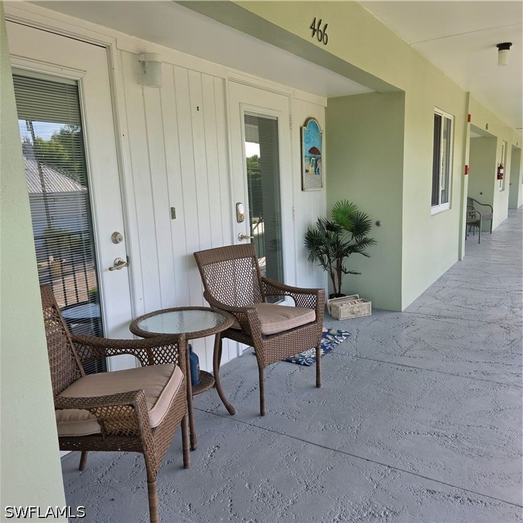 466 12th Ave S 466, Naples