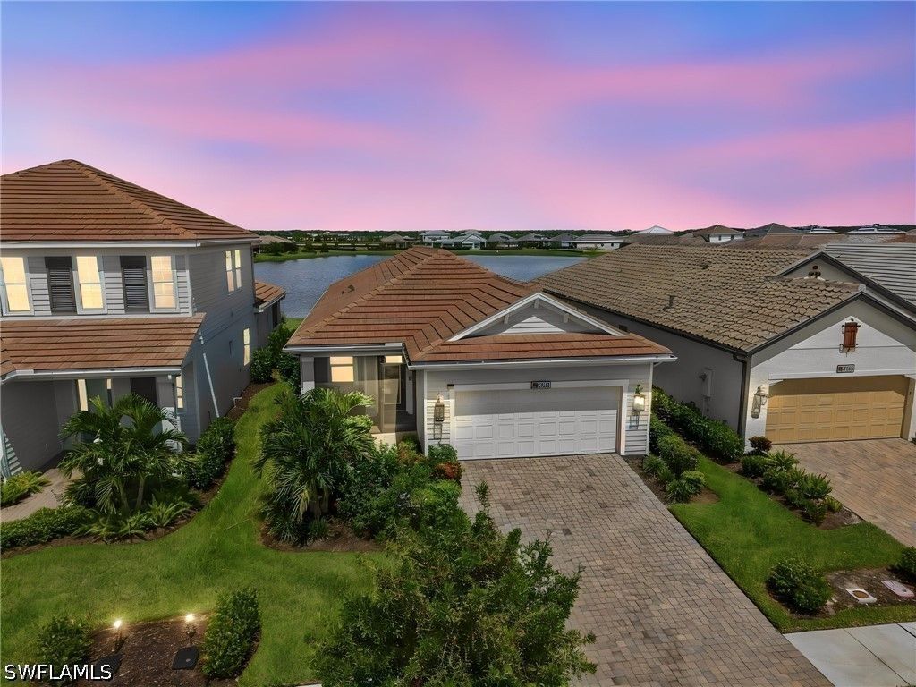 4564 Centaurus Cir, Naples