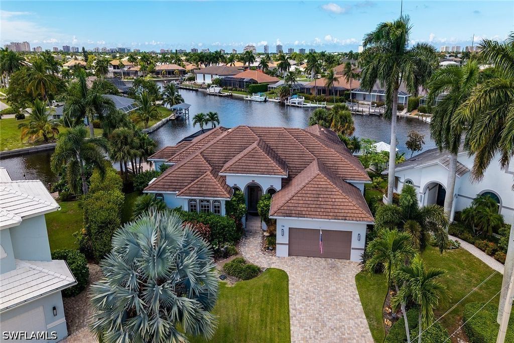 136 Shorecrest Ct, Marco Island
