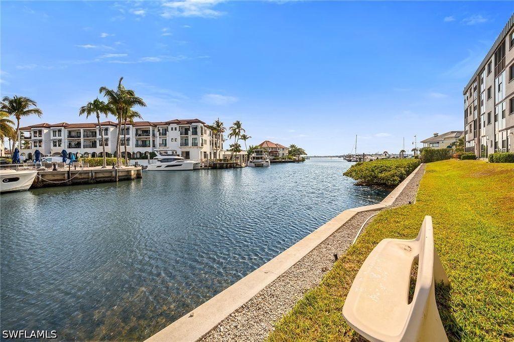 803 River Point Dr 306b, Naples
