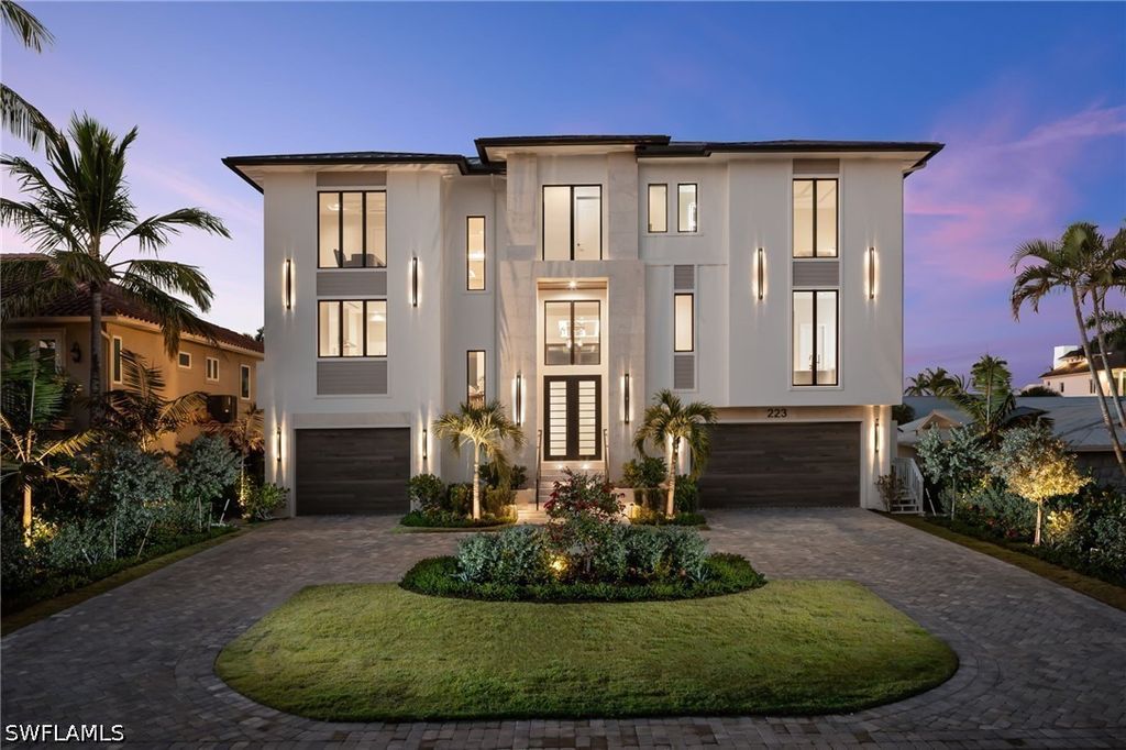 223 Bayview Ave, Naples