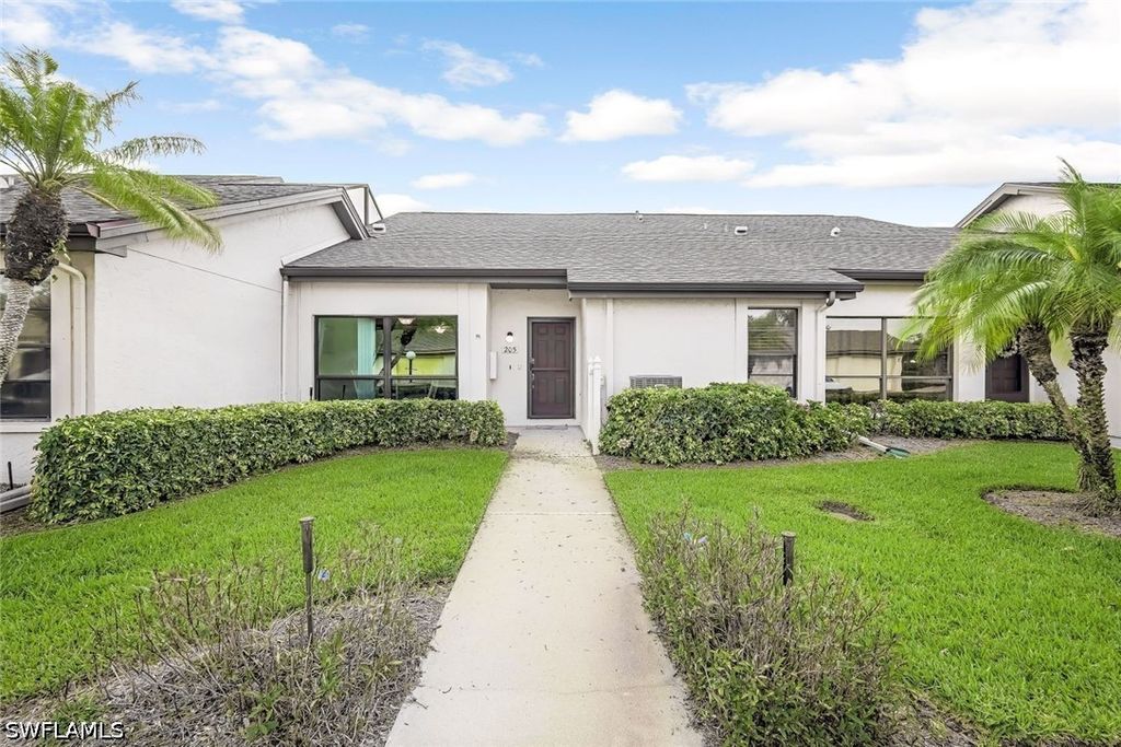 205 Deerwood Cir 103, NAPLES