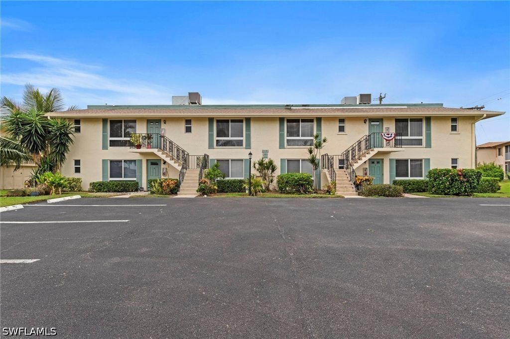 102 Teryl Rd 3, NAPLES