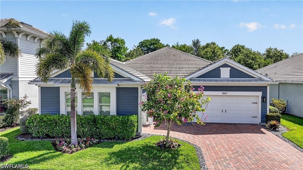 3821 Helmsman Dr, NAPLES