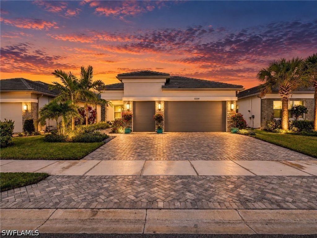 12239 Bonnet Dr, Naples